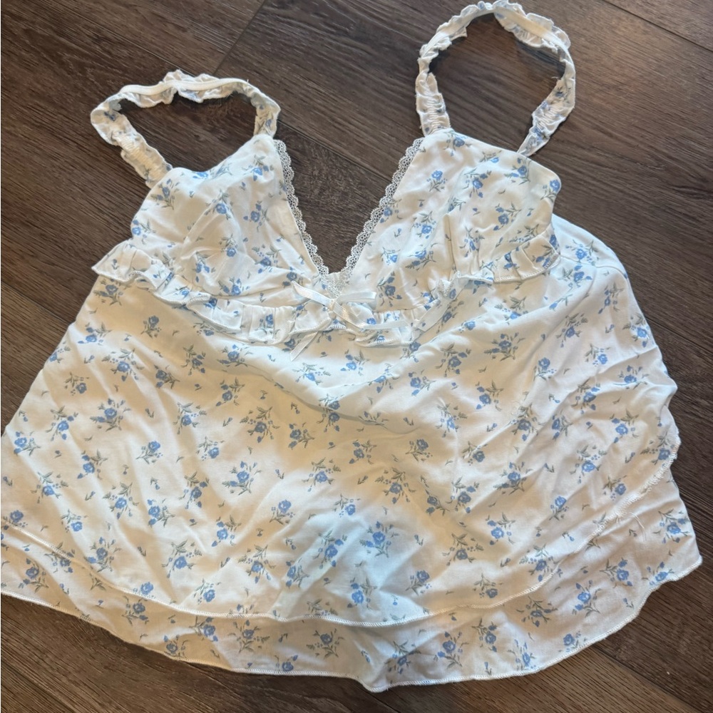 Lace-Trim Floral Cami Top in White and Light Blue